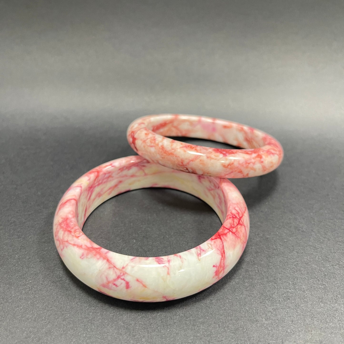 Cinnabar Crystal Raw Stone Bangle – Pink & White Natural Veins, High-Vibrational Spiritual Jewelry for Energy Protection & Collector’s Gemstone