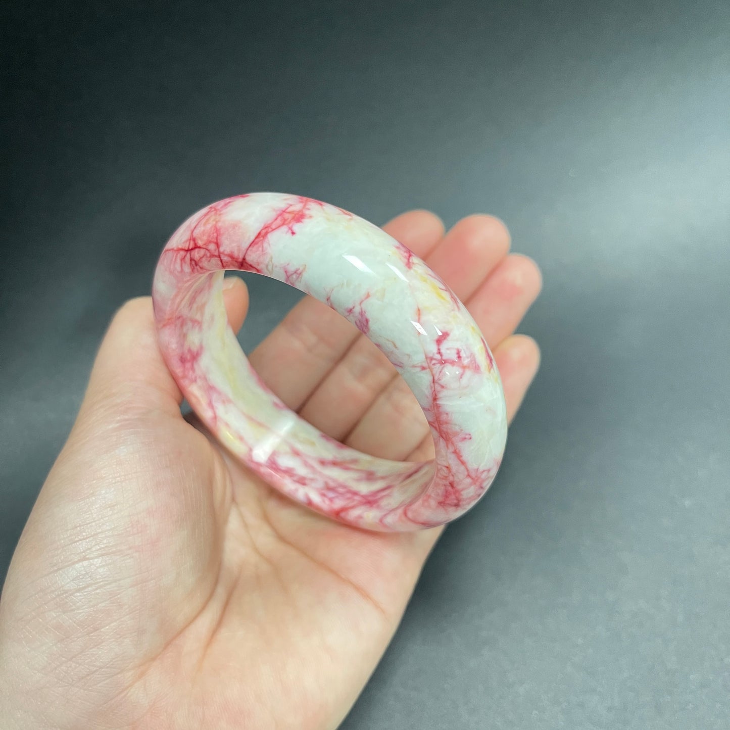 Cinnabar Crystal Raw Stone Bangle – Pink & White Natural Veins, High-Vibrational Spiritual Jewelry for Energy Protection & Collector’s Gemstone