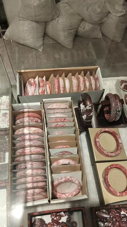 Natürlicher Zinnoberstein-Anhänger – Echter Rohkristallschmuck für Heilung, Energie und Stil